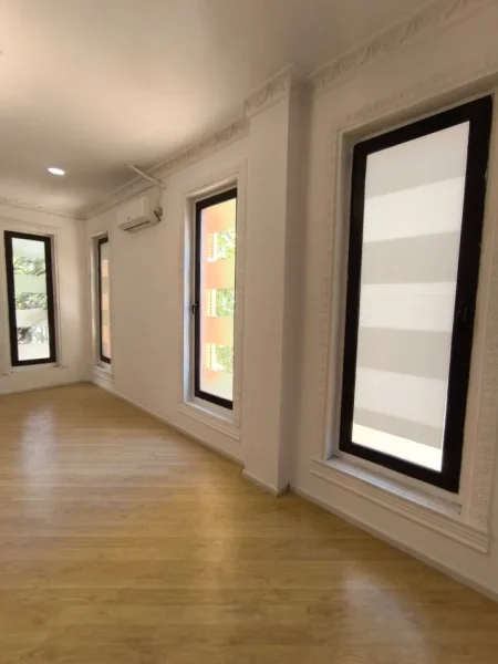 Tirane, jepet me qera ambjent biznesi Kati 1, 60 m² 1.150 € (rruga Abdi Toptani)