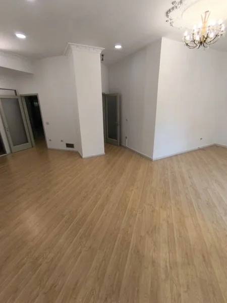 Tirane, jepet me qera ambjent biznesi Kati 1, 60 m² 1.150 € (rruga Abdi Toptani)
