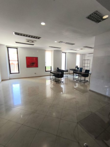 Tirane, jepet me qera ambjent biznesi Kati 1, 60 m² 1.150 € (rruga Abdi Toptani)