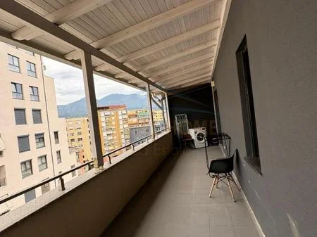Tirane, jepet me qera apartament 2+1 Kati 7, 120 m² 800 € 