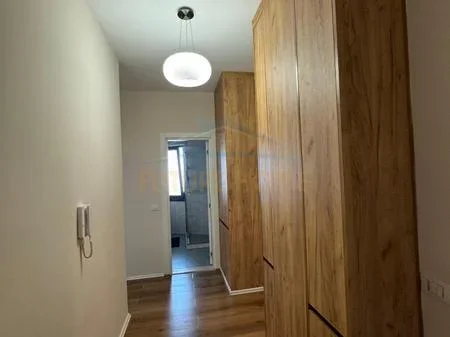 Tirane, jepet me qera apartament 2+1 Kati 7, 120 m² 800 € 
