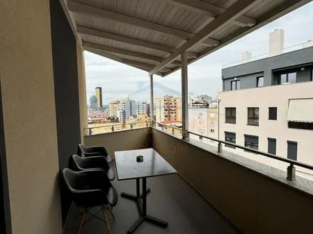 Tirane, jepet me qera apartament 2+1 Kati 7, 120 m² 800 € 