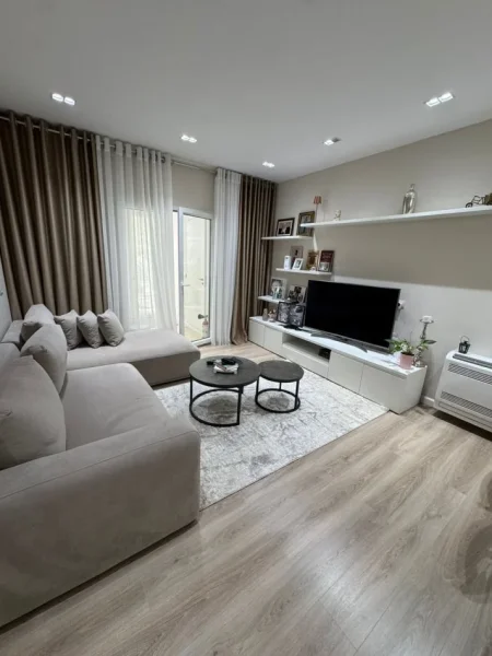 Tirane, shes apartament 1+1 Kati 6, 75 m² 120.000 € (Kombinat)