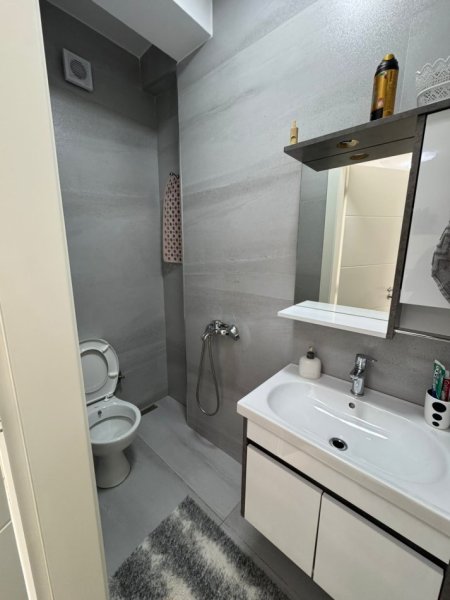 Tirane, shes apartament 1+1 Kati 6, 75 m² 120.000 € (Kombinat)