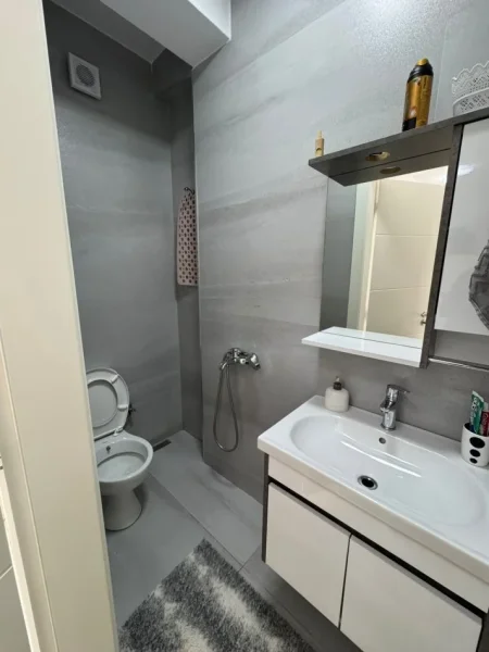 Tirane, shes apartament 1+1 Kati 6, 75 m² 120.000 € (Kombinat)