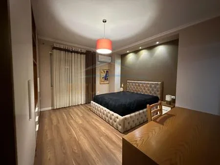 Tirane, jepet me qera apartament 2+1 Kati 4, 122 m² 600 € 