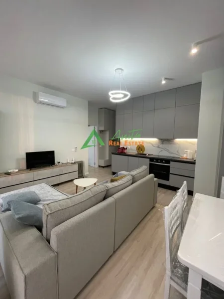 Tirane, jepet me qera apartament 1+1+Ballkon+post Parkimi, i pa banuar me pare 650 € (Rruga Riza Cerova)