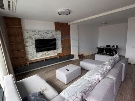 Tirane, jepet me qera apartament 2+1 Kati 9, 125 m² 1.800 € 