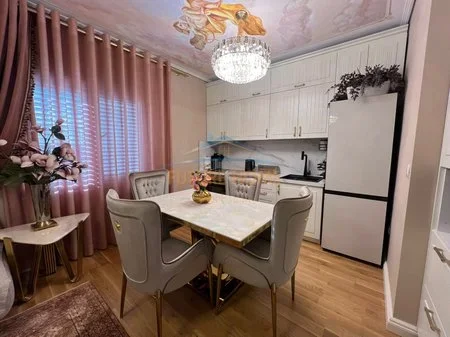 Tirane, jepet me qera apartament 2+1 Kati 9, 73 m² 1.000 € 