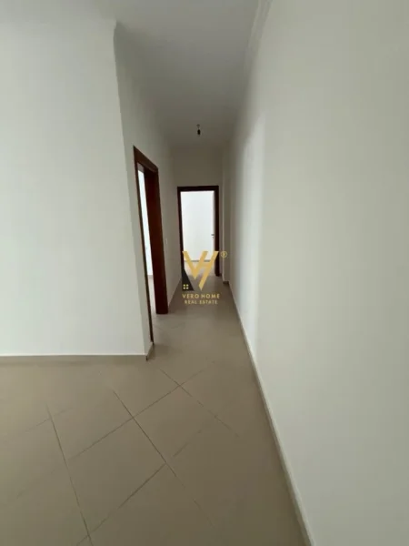 Fier, shitet apartament 2+1+Ballkon Kati 7, 110 m²  8.800.000 LEKE (FIER)