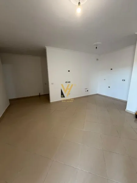 Fier, shitet apartament 2+1+Ballkon Kati 7, 110 m²  8.800.000 LEKE (FIER)