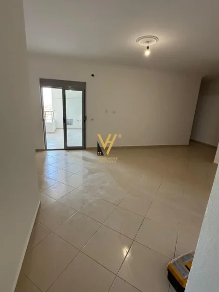 Fier, shitet apartament 2+1+Ballkon Kati 7, 110 m²  8.800.000 LEKE (FIER)