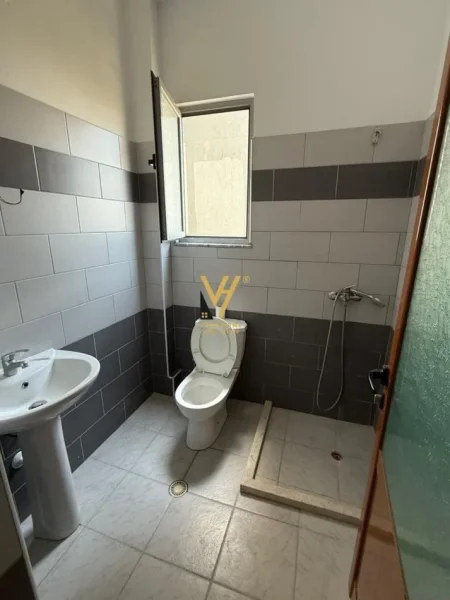 Fier, shitet apartament 2+1+Ballkon Kati 7, 110 m²  8.800.000 LEKE (FIER)