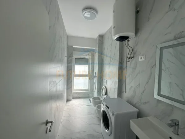 Tirane, jepet me qera apartament 1+1+Ballkon Kati 6, 60 m² 450 € (Ali Demi, Tiranë)