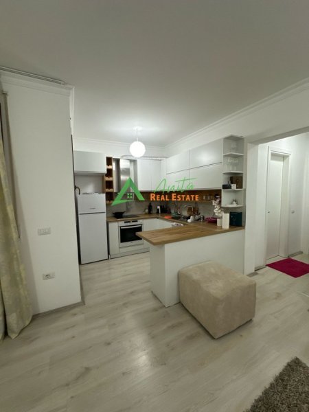 Tirane, jepet me qera apartament 1+1+Ballkon Kati 1, 65 m² 47 000 Leke(Kopshti Botanik)