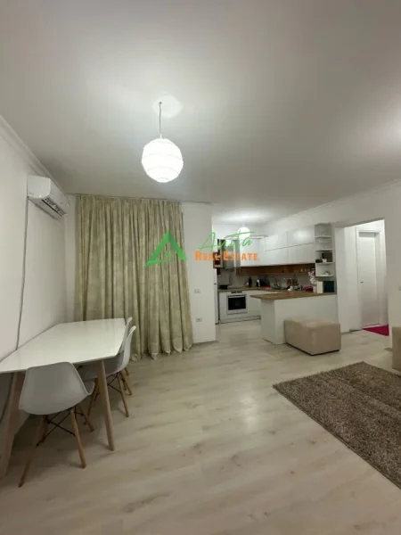 Tirane, jepet me qera apartament 1+1+Ballkon Kati 1, 65 m² 47 000 Leke(Kopshti Botanik)