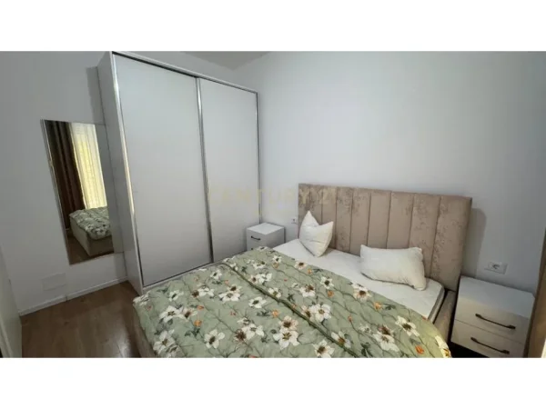 Tirane, jepet me qera apartament 1+1 , 47 m² 420 € (Rezidenca Kaimi)