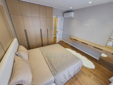 Tirane, jepet me qera apartament 3+1 Kati 3, 100 m² 700 € 
