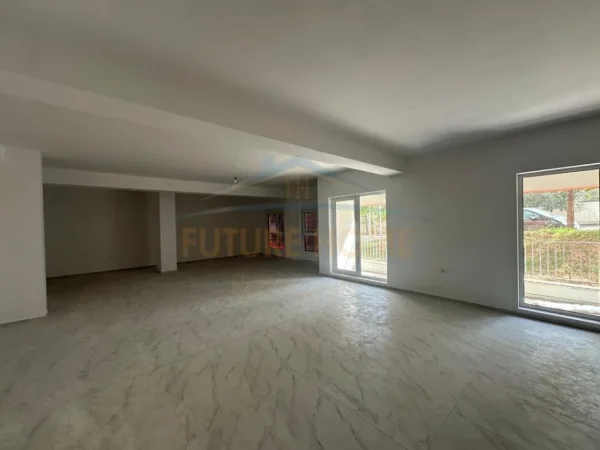 Tirane, jepet me qera ambjent biznesi Kati 0, 385 m² 2.500 € (Kompleksi Kaimi, Ali Demi)