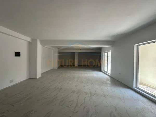 Tirane, jepet me qera ambjent biznesi Kati 0, 385 m² 2.500 € (Kompleksi Kaimi, Ali Demi)
