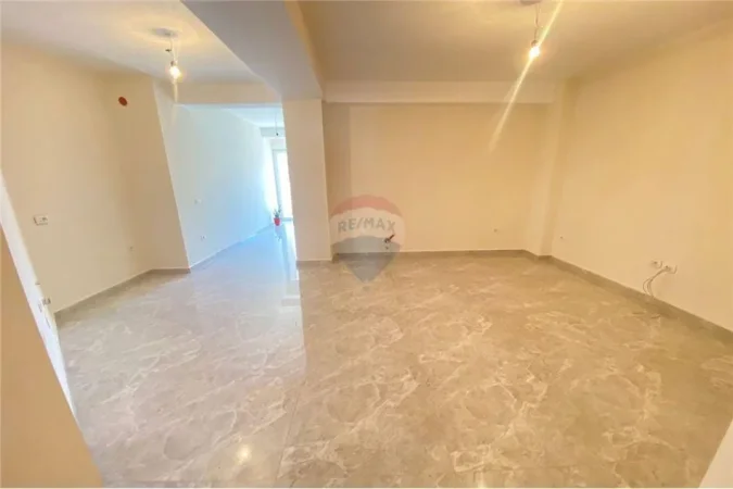 Tirane, jepet me qera ambjent biznesi Kati 2, 110 m² 1.500 € (Rruga e Bogdaneve)