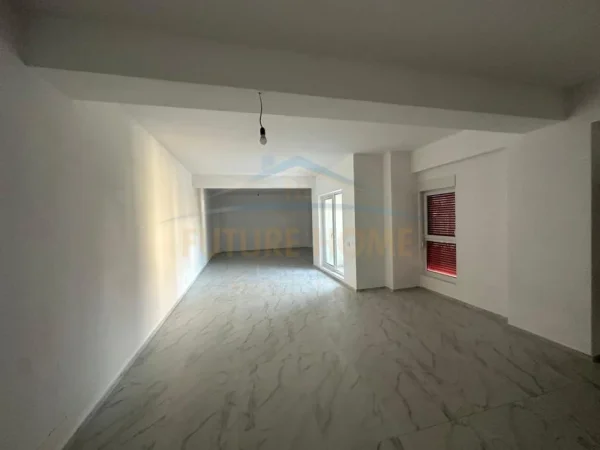 Tirane, jepet me qera ambjent biznesi Kati 0, 291 m² 2.000 € (Kompleksi Kaimi, Ali Demi)