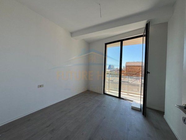 Tirane, jepet me qera apartament 2+1 Kati 2, 107 m² 600 € 