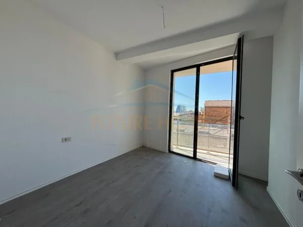 Tirane, jepet me qera apartament 2+1 Kati 2, 107 m² 600 € 