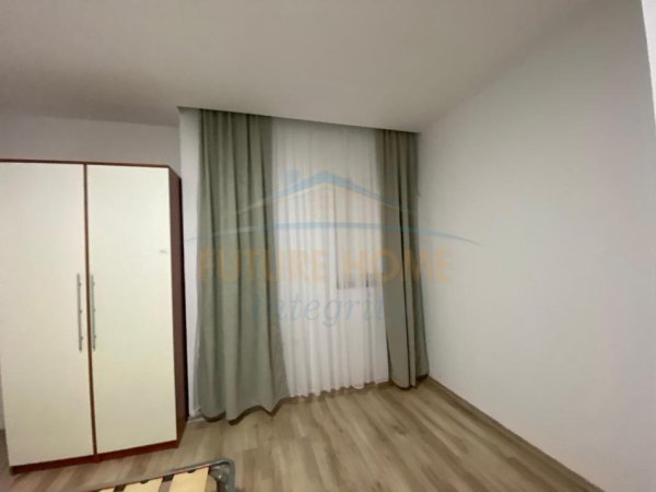 Tirane, jepet me qera apartament 3+1 Kati 2, 120 m² 700 € 
