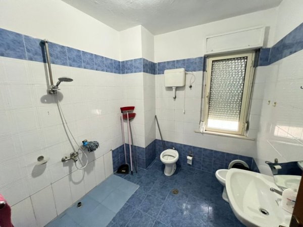 Tirane, jepet me qera apartament 2+1 Kati 2, 130 m² 500 € (Ministrisë së Jashtme)