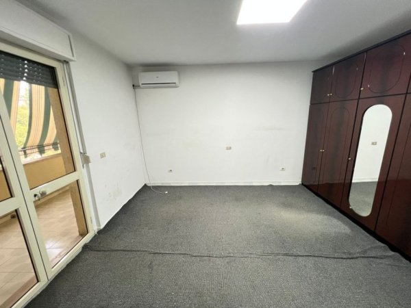 Tirane, jepet me qera apartament 2+1 Kati 2, 130 m² 500 € (Ministrisë së Jashtme)