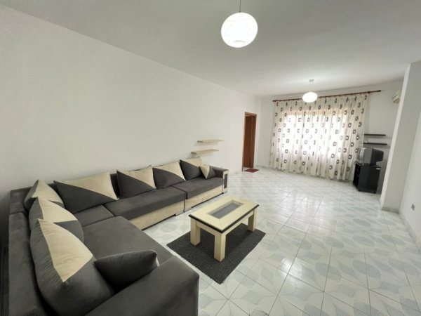 Tirane, jepet me qera apartament 2+1 Kati 2, 130 m² 500 € (Ministrisë së Jashtme)