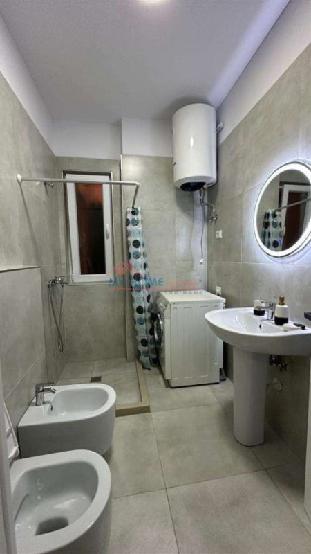 Tirane, jepet me qera apartament 1+1+Ballkon Kati 3, 70 m² 600 € (5 Maji)