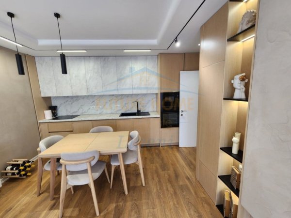 Tirane, jepet me qera apartament 2+1 Kati 3, 100 m² 700 € (Selitë, Tiranë)