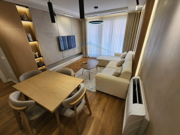 Tirane, jepet me qera apartament 2+1 Kati 3, 100 m² 700 € (Selitë, Tiranë)