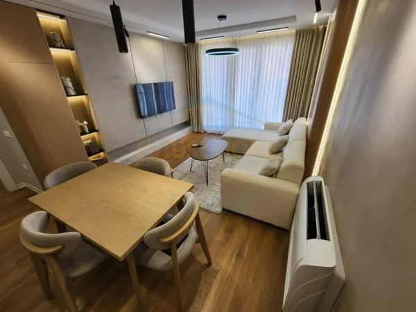 Tirane, jepet me qera apartament 2+1 Kati 3, 100 m² 700 € (Selitë, Tiranë)