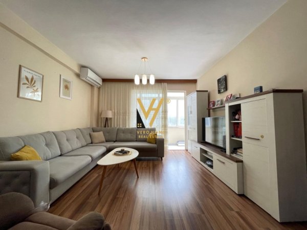 Tirane, jepet me qera apartament 3+1+Ballkon Kati 2, 125 m² 1.000 € (BLLOK)