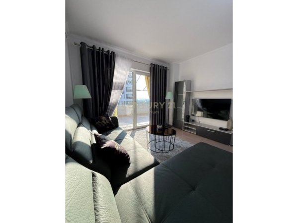 Tirane, jepet me qera apartament 2+1 Kati 8, 115 m² 650 € (5 Maj)