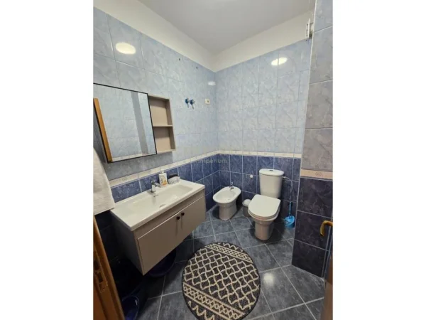 Tirane, jepet me qera apartament 2+1 Kati 8, 115 m² 650 € (5 Maj)