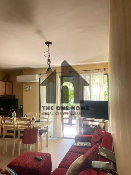 Tirane, jepet me qera apartament 2+1+Ballkon Kati 3, 99 m² 600 € (Ali Dem)