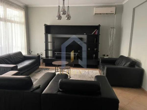 Tirane, jap me qera apartament 1+1+Ballkon Kati 2, 60 m² 650 € (Stadiumi Dinamo)