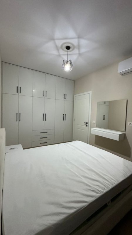 Tirane, jepet me qera apartament 1+1+Ballkon Kati 3, 70 m² 610 € (Rruga 5 Maji)