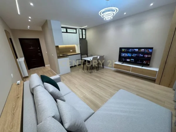 Tirane, jepet me qera apartament 2+1 Kati 1, 93 m² 250.000 € (MYSLYM SHYRI)