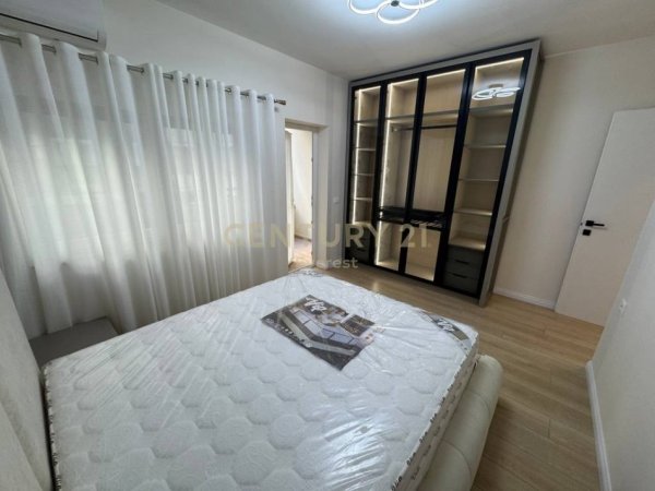 Tirane, jepet me qera apartament 2+1 Kati 1, 93 m² 250.000 € (MYSLYM SHYRI)