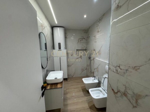 Tirane, jepet me qera apartament 2+1 Kati 1, 93 m² 250.000 € (MYSLYM SHYRI)
