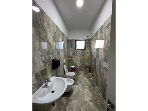 Tirane, jepet me qera ambjent biznesi Kati 1, 370 m² 4.000 € (Rezidenca Future Home,Unaza e Re, Tirane)