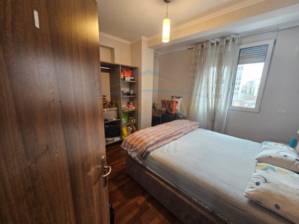 SHITET APARTAMENT 3+1 PRANE KISHES KATOLIKE, RRUGA KAVAJES