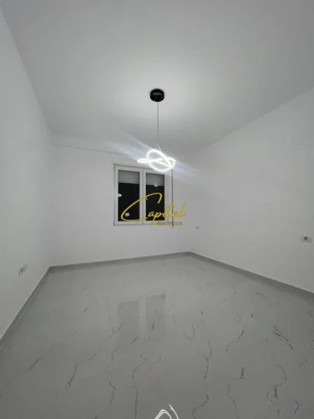 Tirane, jepet me qera zyre Kati 2, 86 m² 510 € (RRUGA 5 MAJI)