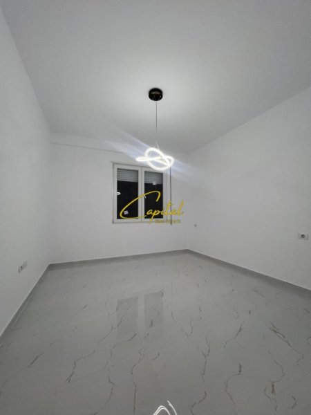 Tirane, jepet me qera zyre Kati 2, 86 m² 510 € (RRUGA 5 MAJI)