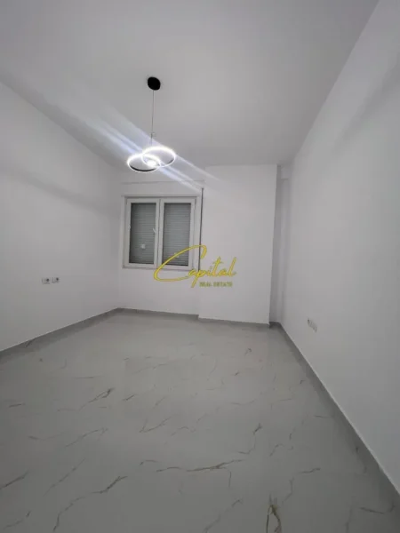 Tirane, jepet me qera zyre Kati 2, 86 m² 510 € (RRUGA 5 MAJI)